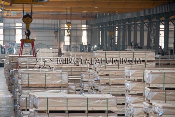 Как правильно хранить алюминиевые листы 5754 на открытом складе?